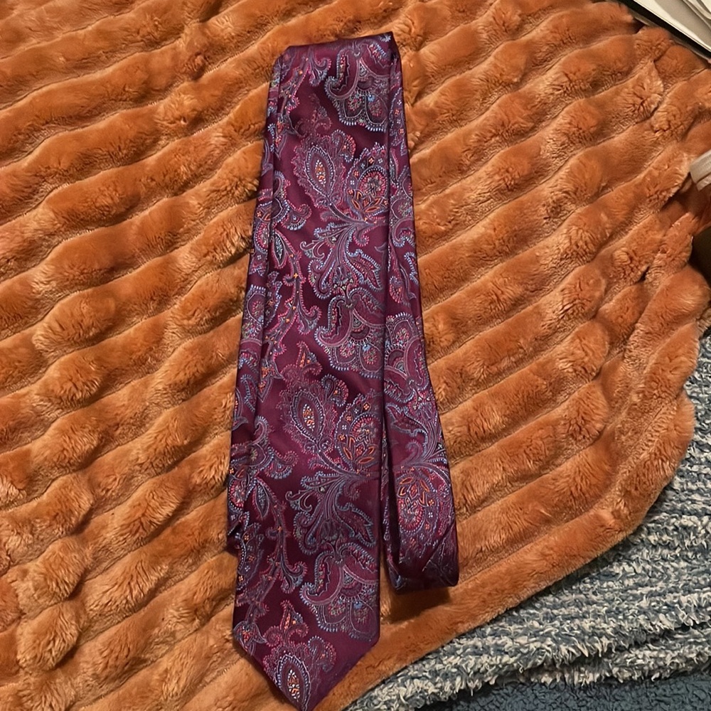 David Donahue Tie Purple 100% Silk Neck Tie Woven In Italy. Handmade In USA